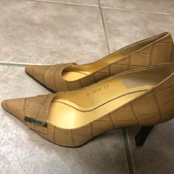 Meda Textured Beige leather Heels. - Picture 2 of 5